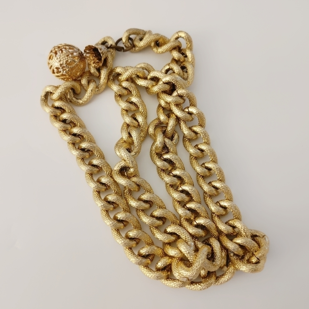 TRUE VINTAGE Chunky Gold Chain Lightweight Lyon Curb Link Necklace 26"